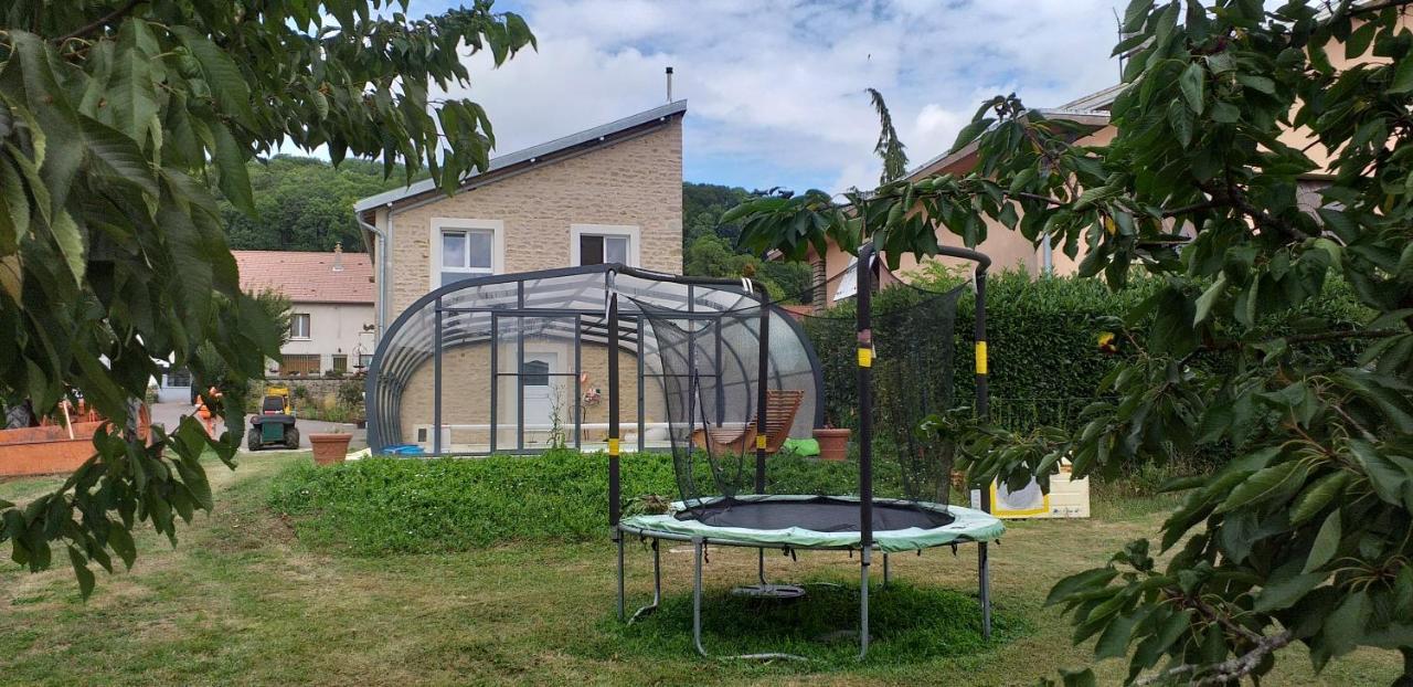 Les Gremilles Bed and Breakfast Bassoncourt Exteriör bild
