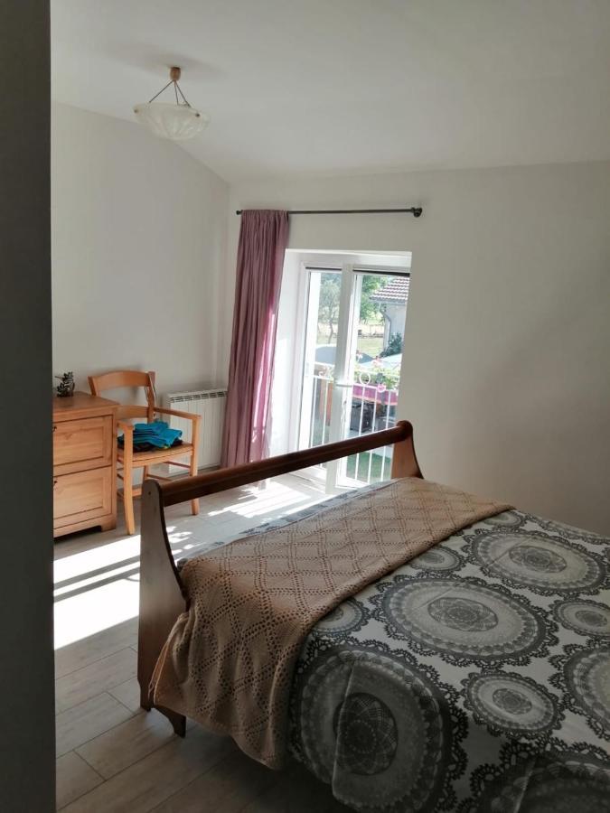 Les Gremilles Bed and Breakfast Bassoncourt Exteriör bild