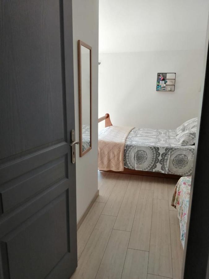 Les Gremilles Bed and Breakfast Bassoncourt Exteriör bild